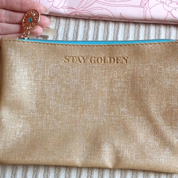 Four Ipsy Makeup Bags - Picture 4 of 13